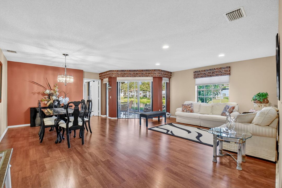 Active With Contract: $239,000 (3 beds, 2 baths, 1495 Square Feet)