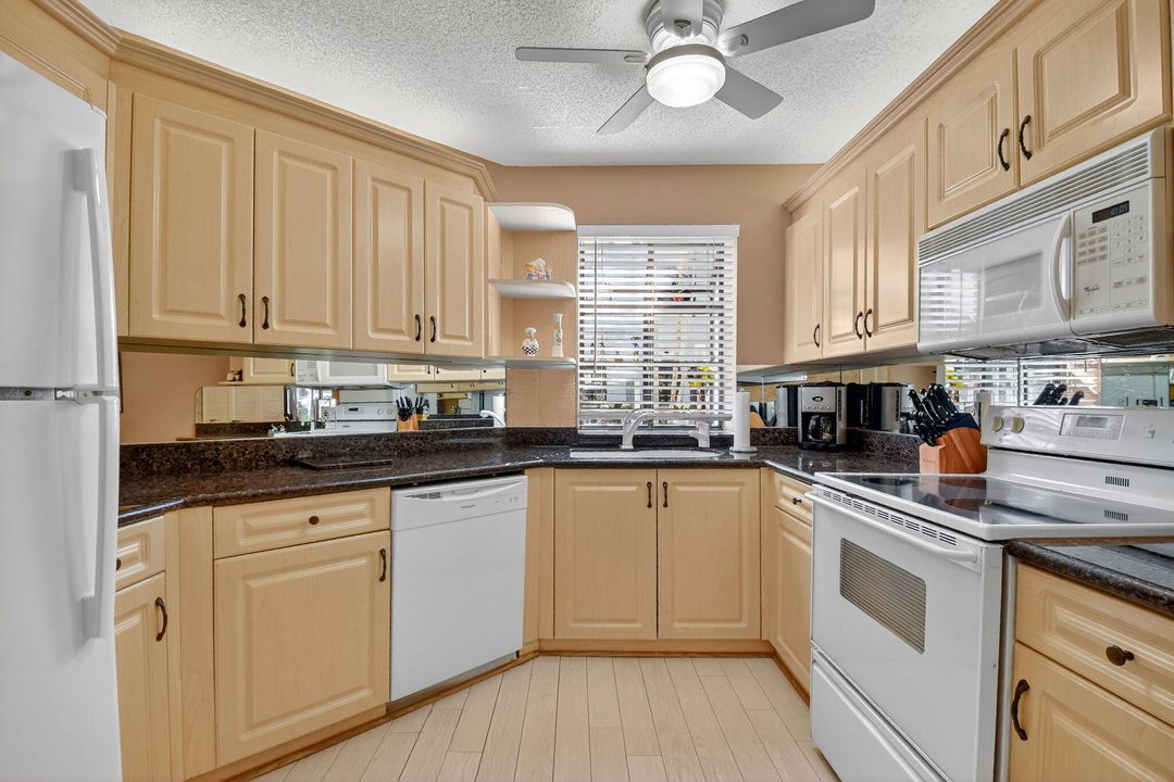 Active With Contract: $239,000 (3 beds, 2 baths, 1495 Square Feet)