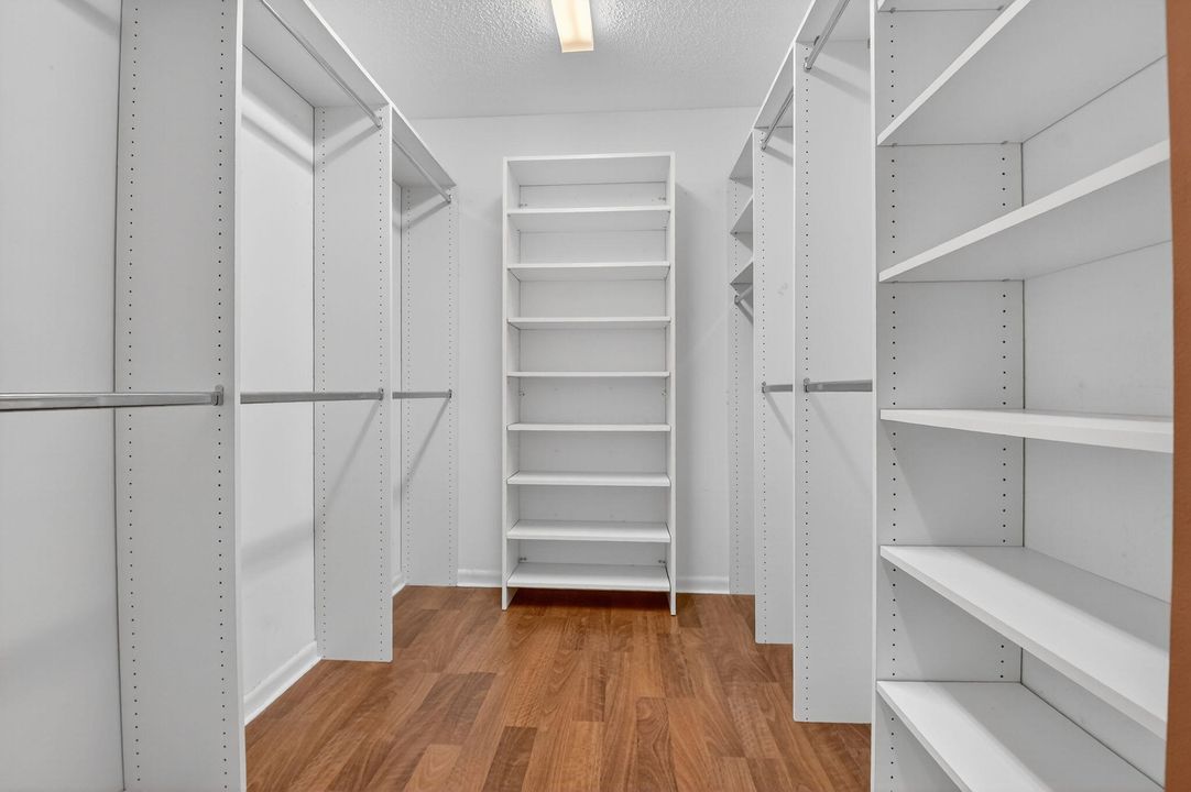 Active With Contract: $239,000 (3 beds, 2 baths, 1495 Square Feet)