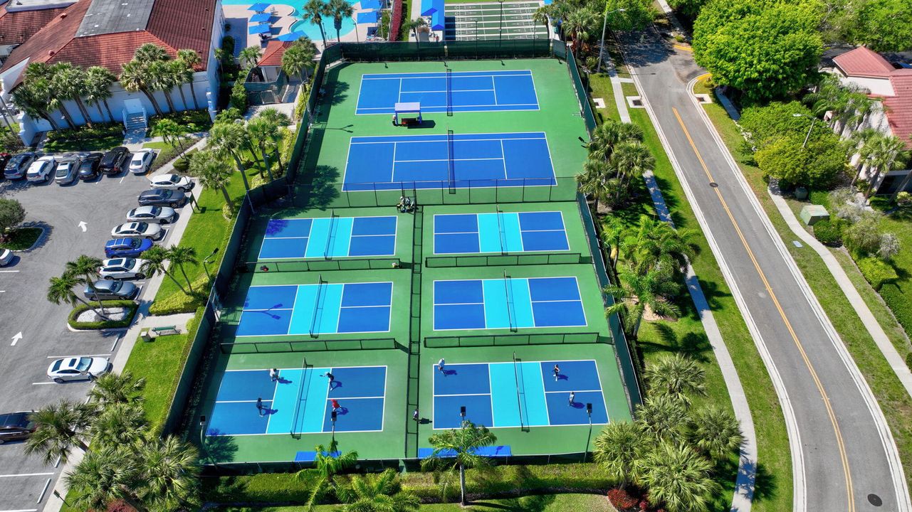 Active With Contract: $239,000 (3 beds, 2 baths, 1495 Square Feet)