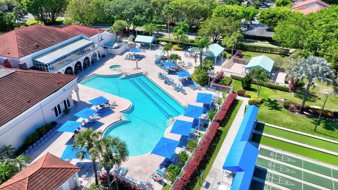 Active With Contract: $239,000 (3 beds, 2 baths, 1495 Square Feet)