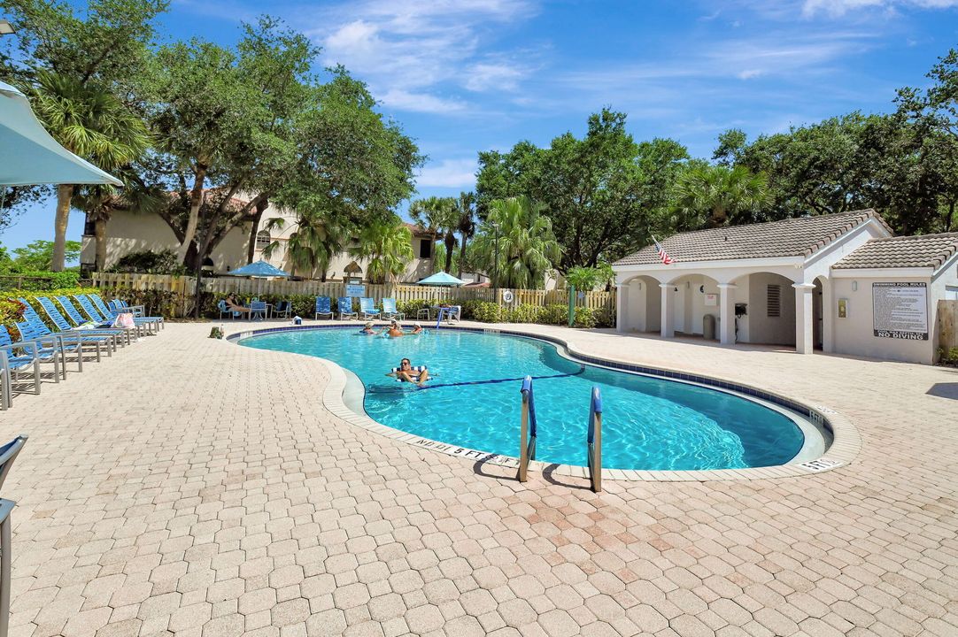 Active With Contract: $239,000 (3 beds, 2 baths, 1495 Square Feet)