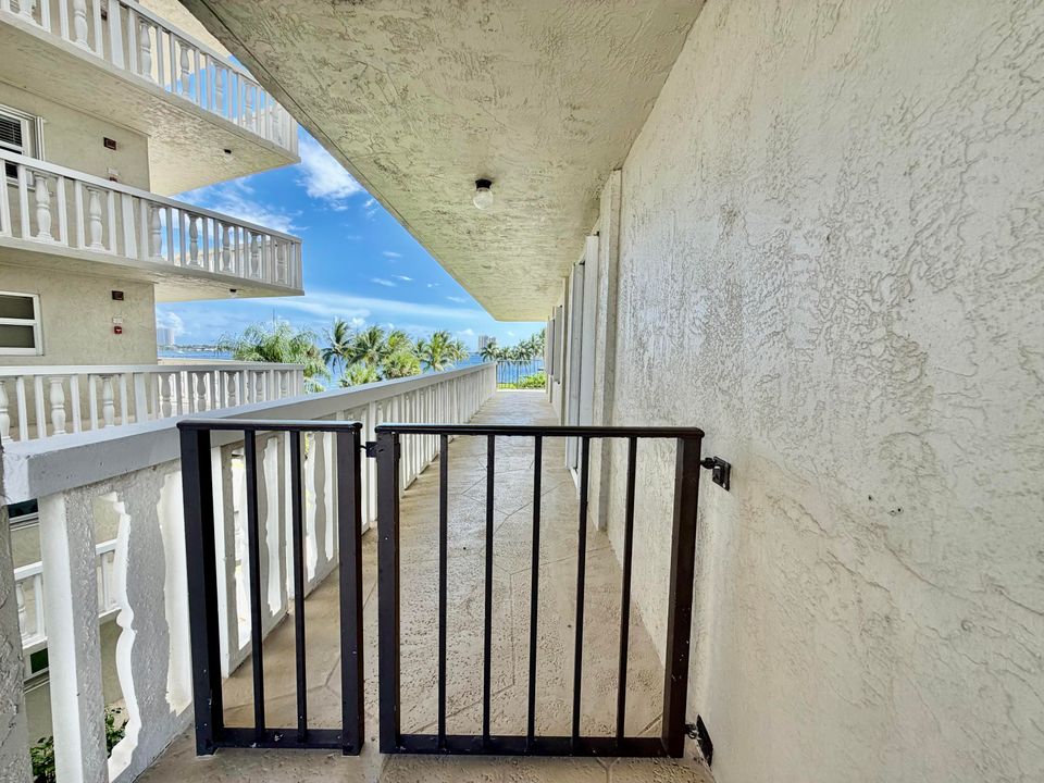 На продажу: $370,000 (2 спален, 2 ванн, 1440 Квадратных фут)