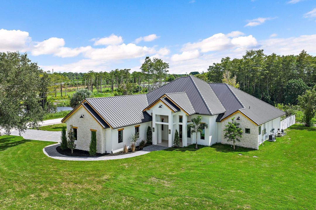 Recently Sold: $2,349,000 (4 beds, 4 baths, 3291 Square Feet)