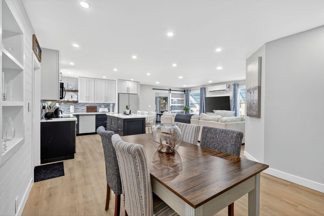 Recently Sold: $200,000 (2 beds, 2 baths, 1728 Square Feet)