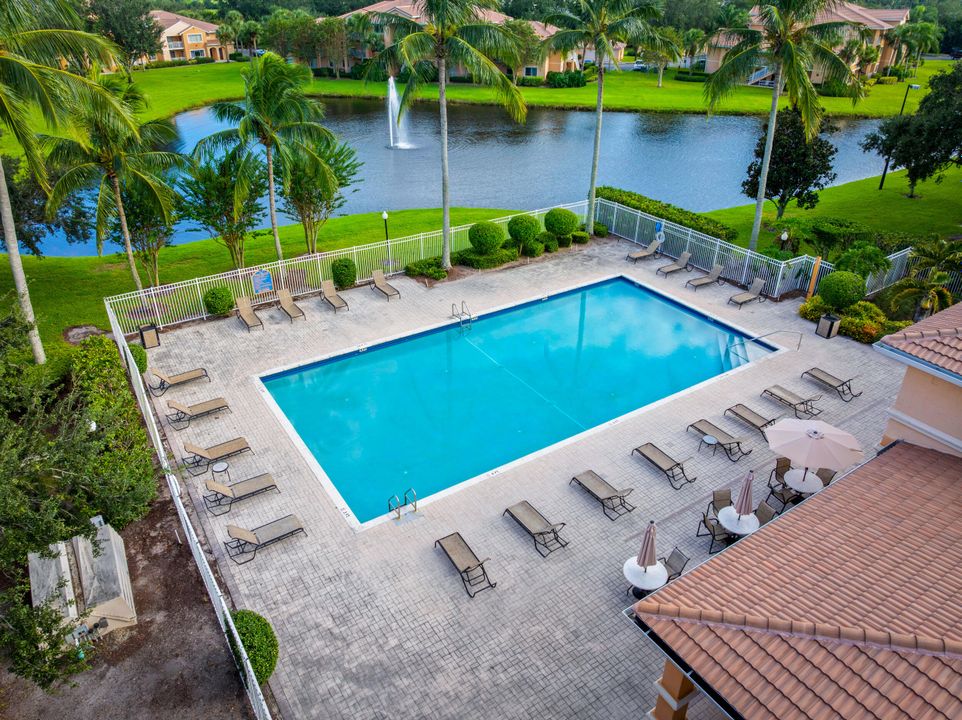 На продажу: $215,000 (2 спален, 2 ванн, 960 Квадратных фут)