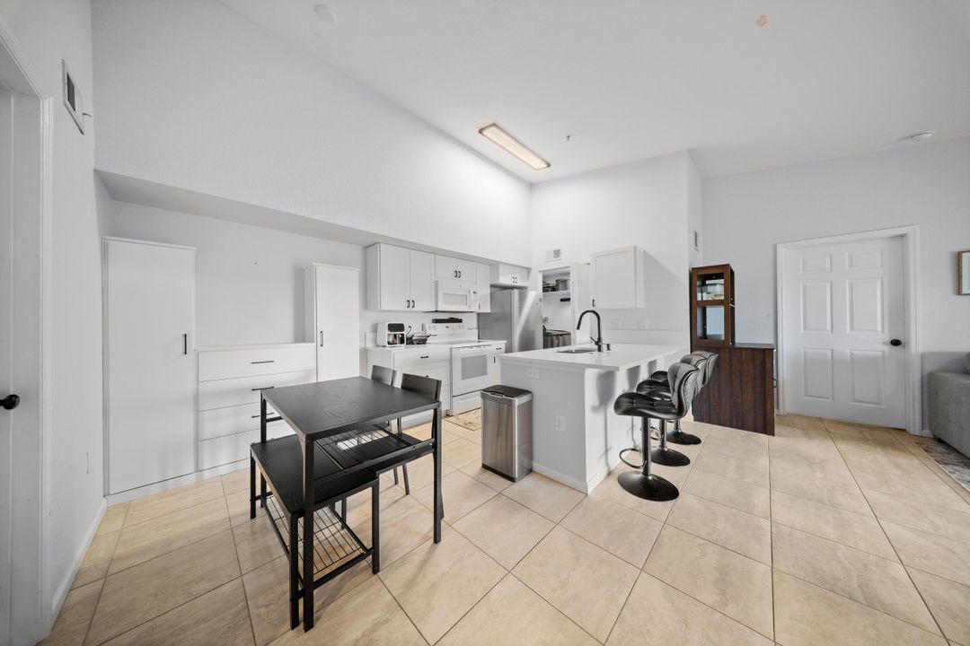 На продажу: $215,000 (2 спален, 2 ванн, 960 Квадратных фут)