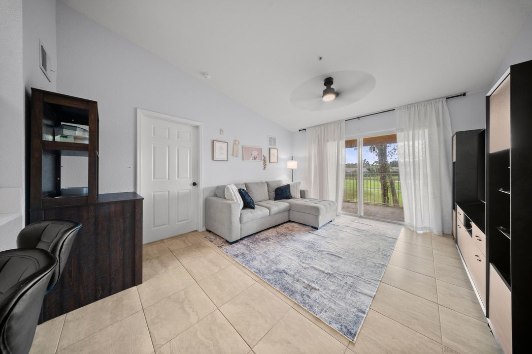 На продажу: $215,000 (2 спален, 2 ванн, 960 Квадратных фут)