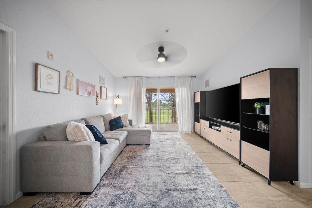 На продажу: $215,000 (2 спален, 2 ванн, 960 Квадратных фут)