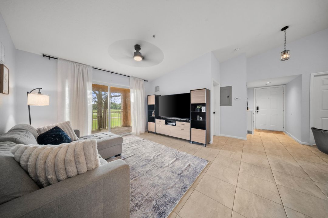 На продажу: $215,000 (2 спален, 2 ванн, 960 Квадратных фут)