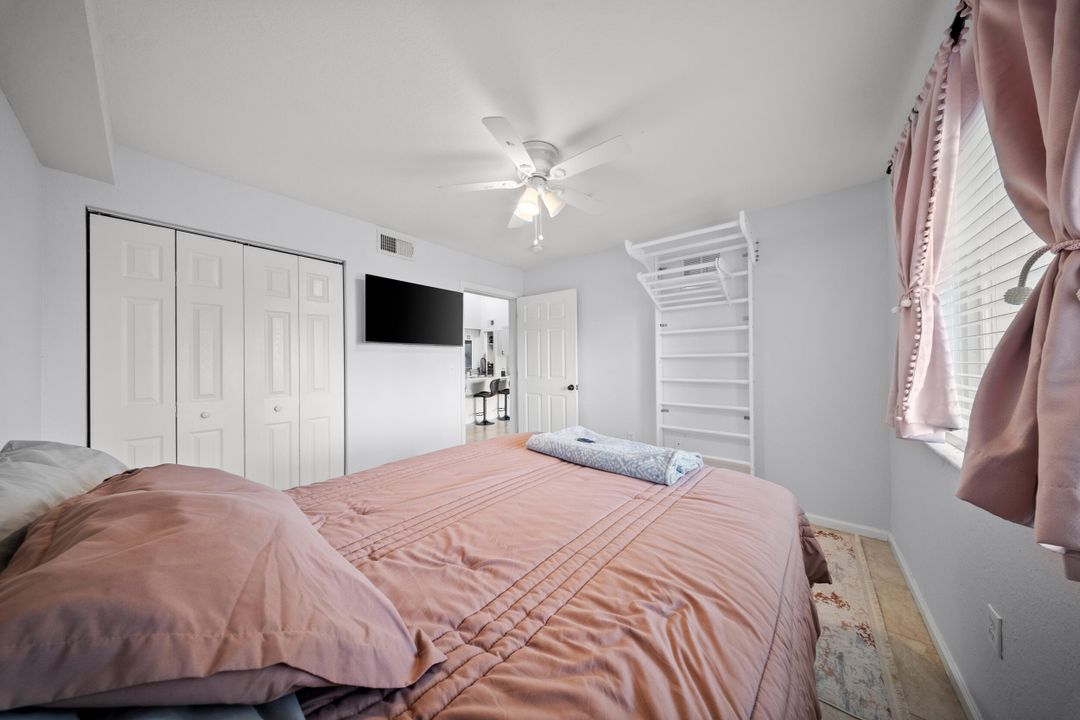 На продажу: $215,000 (2 спален, 2 ванн, 960 Квадратных фут)