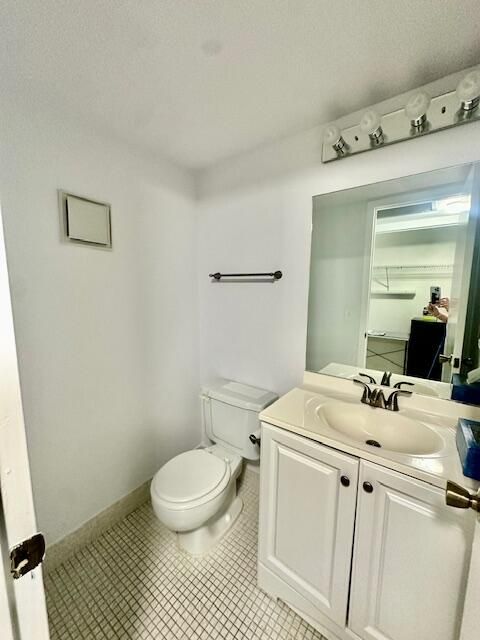 Active With Contract: $1,450 (1 beds, 1 baths, 715 Square Feet)