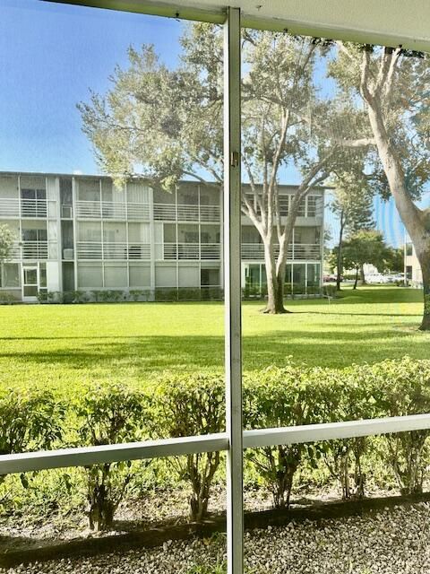 Active With Contract: $1,450 (1 beds, 1 baths, 715 Square Feet)