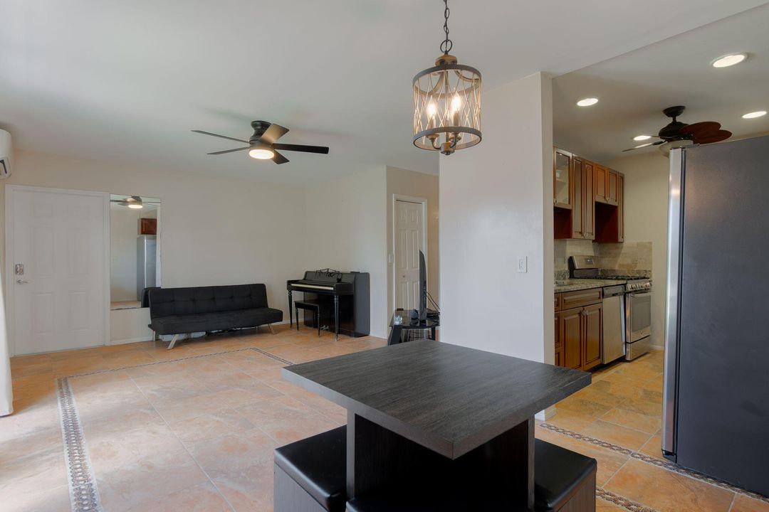 На продажу: $455,000 (3 спален, 2 ванн, 1275 Квадратных фут)