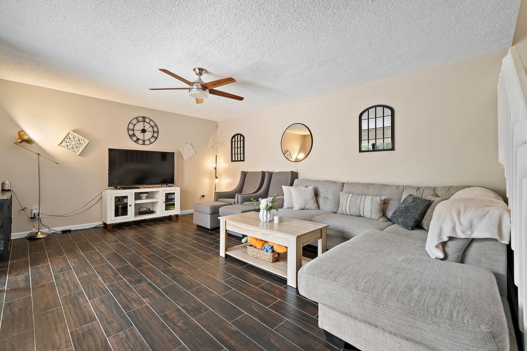 En Venta: $425,000 (2 camas, 2 baños, 1470 Pies cuadrados)