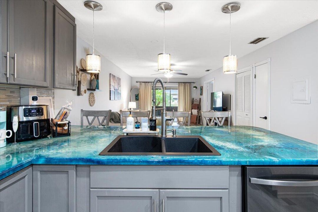 出租: $1,800 (2 贝兹, 2 浴室, 1078 平方英尺)