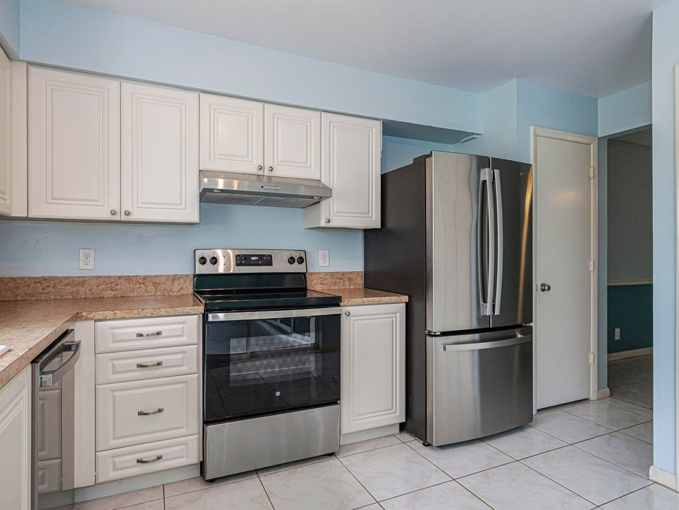 Active With Contract: $280,000 (3 beds, 2 baths, 1605 Square Feet)