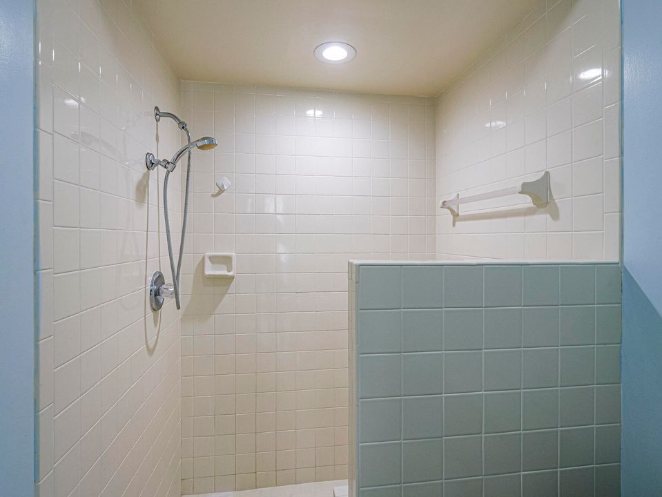 Active With Contract: $280,000 (3 beds, 2 baths, 1605 Square Feet)