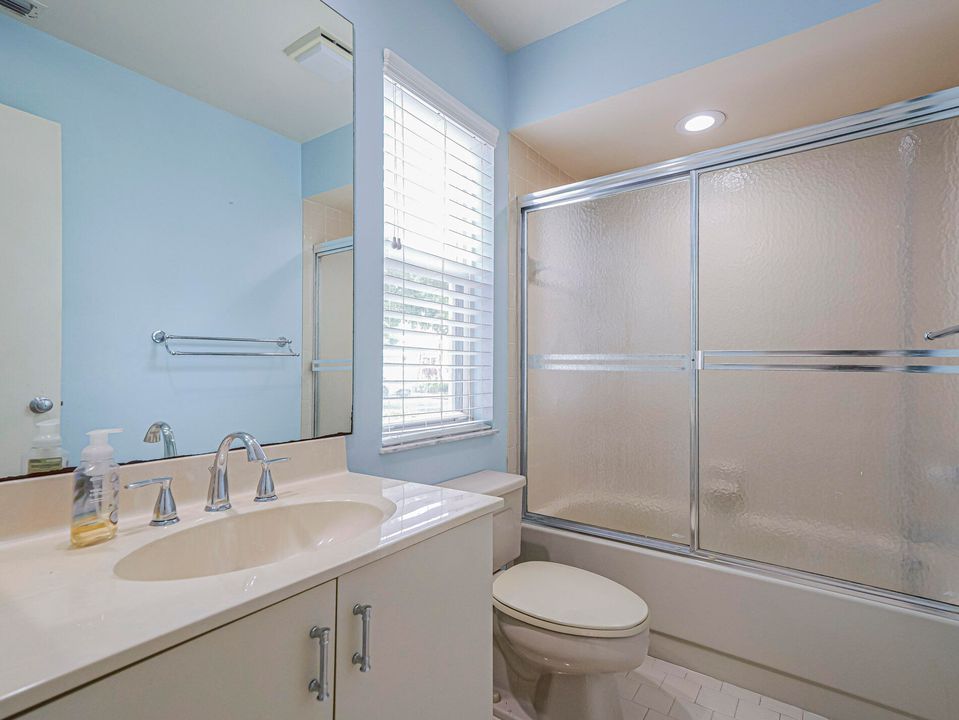 Active With Contract: $280,000 (3 beds, 2 baths, 1605 Square Feet)