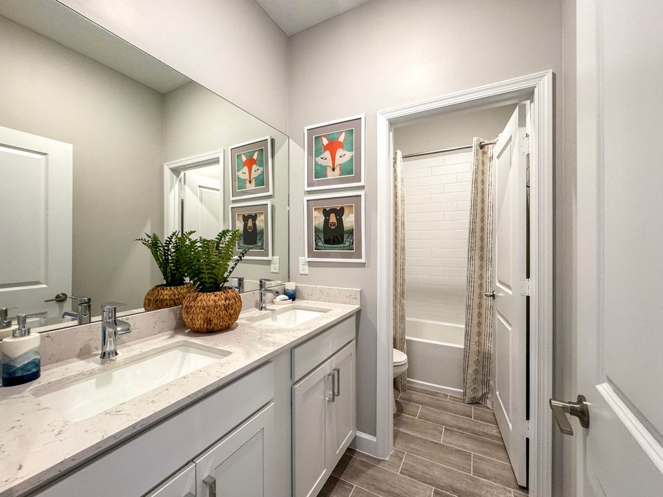 Active With Contract: $908,829 (5 beds, 3 baths, 3325 Square Feet)