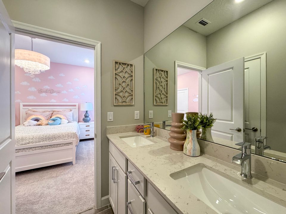 Active With Contract: $908,829 (5 beds, 3 baths, 3325 Square Feet)