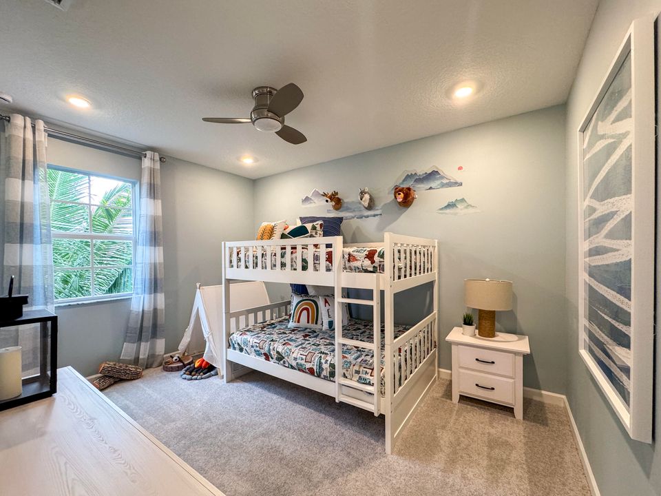 Active With Contract: $908,829 (5 beds, 3 baths, 3325 Square Feet)