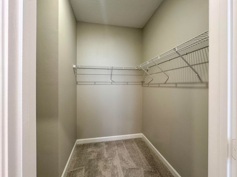 Active With Contract: $908,829 (5 beds, 3 baths, 3325 Square Feet)