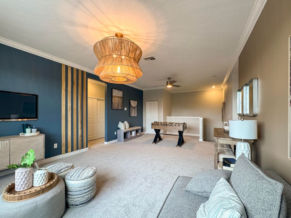 Active With Contract: $908,829 (5 beds, 3 baths, 3325 Square Feet)