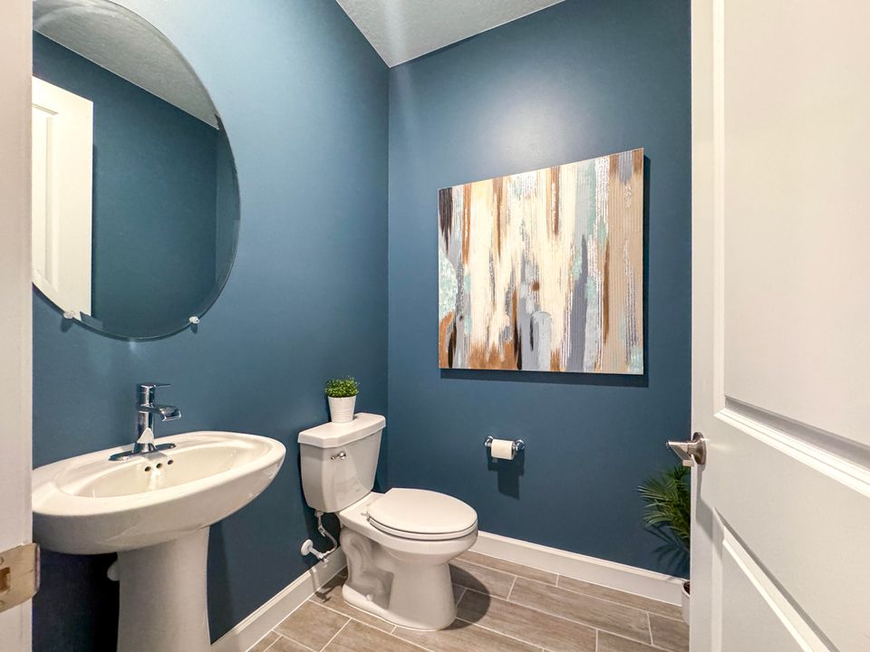 Active With Contract: $908,829 (5 beds, 3 baths, 3325 Square Feet)