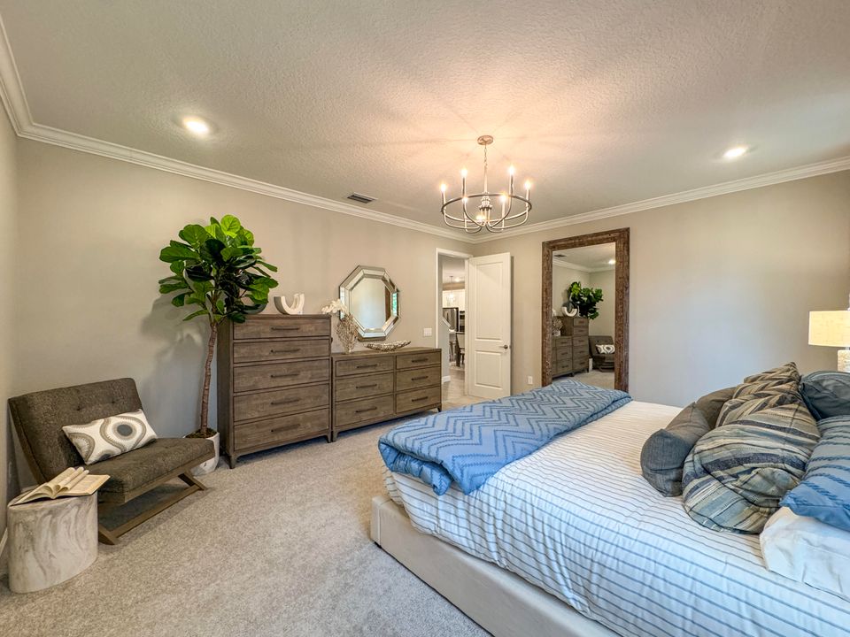 Active With Contract: $908,829 (5 beds, 3 baths, 3325 Square Feet)