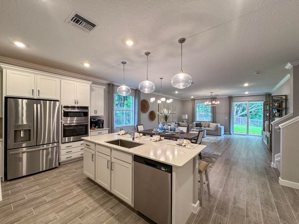 Active With Contract: $908,829 (5 beds, 3 baths, 3325 Square Feet)