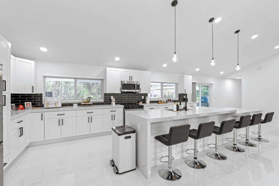 待售: $999,000 (3 贝兹, 3 浴室, 2198 平方英尺)