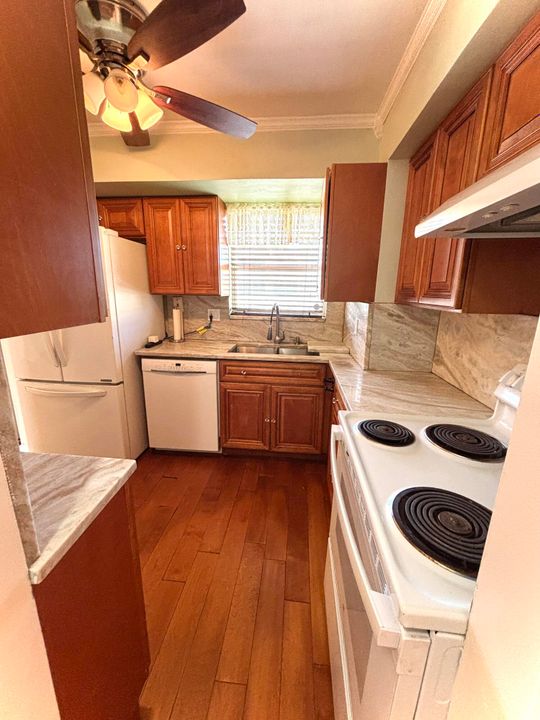 待售: $72,000 (2 贝兹, 2 浴室, 138 平方英尺)