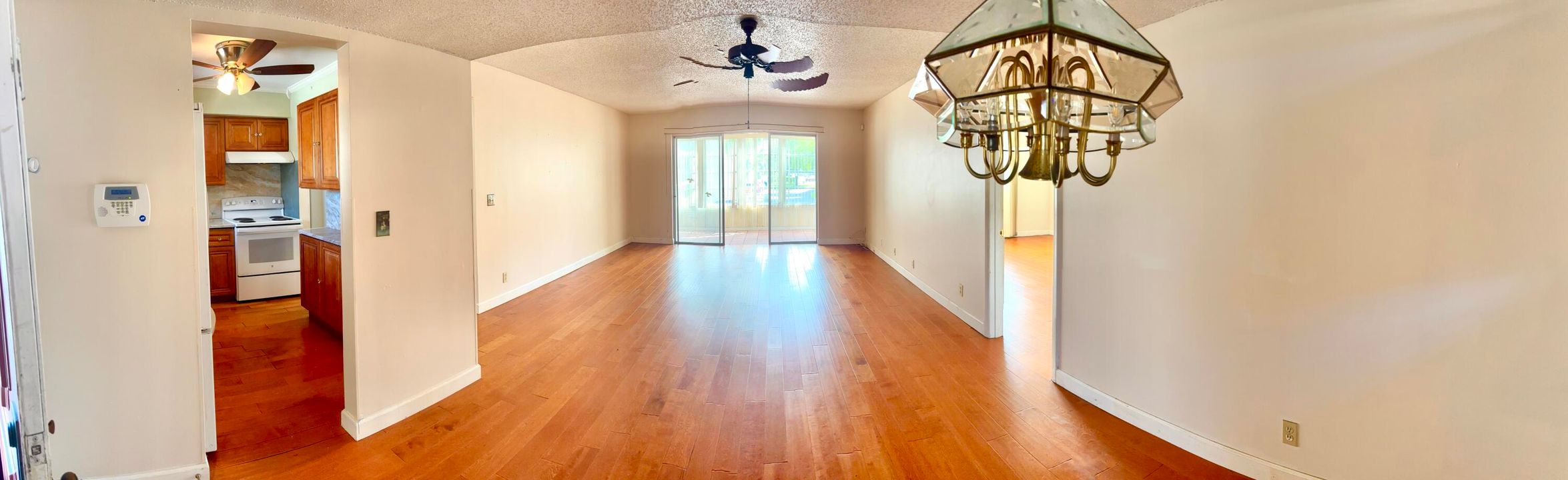 待售: $72,000 (2 贝兹, 2 浴室, 138 平方英尺)