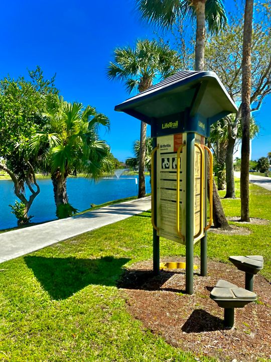 待售: $72,000 (2 贝兹, 2 浴室, 138 平方英尺)