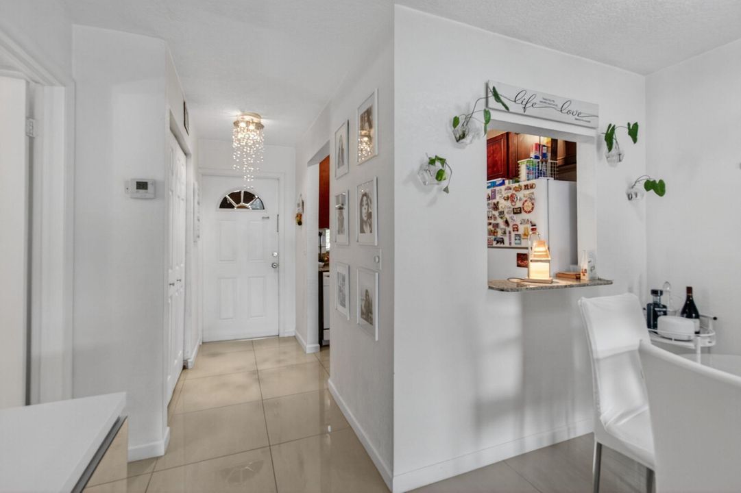 待售: $179,900 (2 贝兹, 1 浴室, 777 平方英尺)