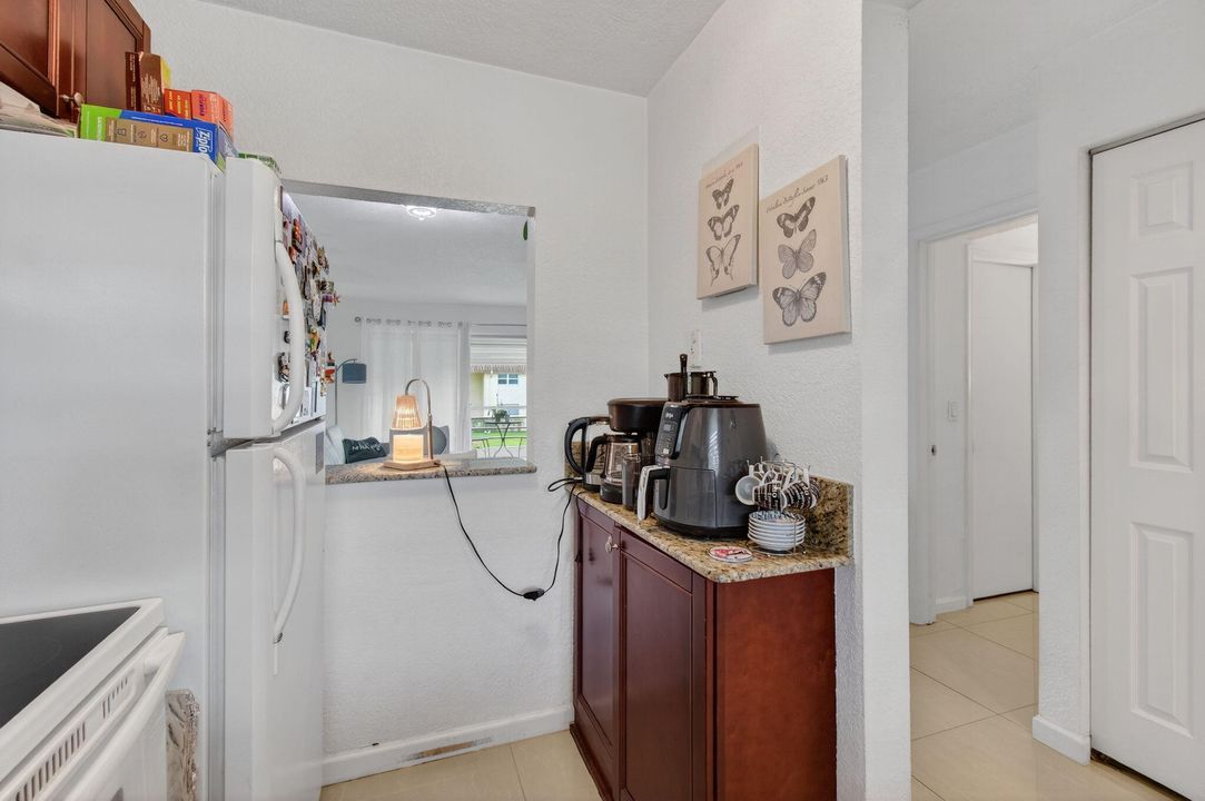 待售: $179,900 (2 贝兹, 1 浴室, 777 平方英尺)