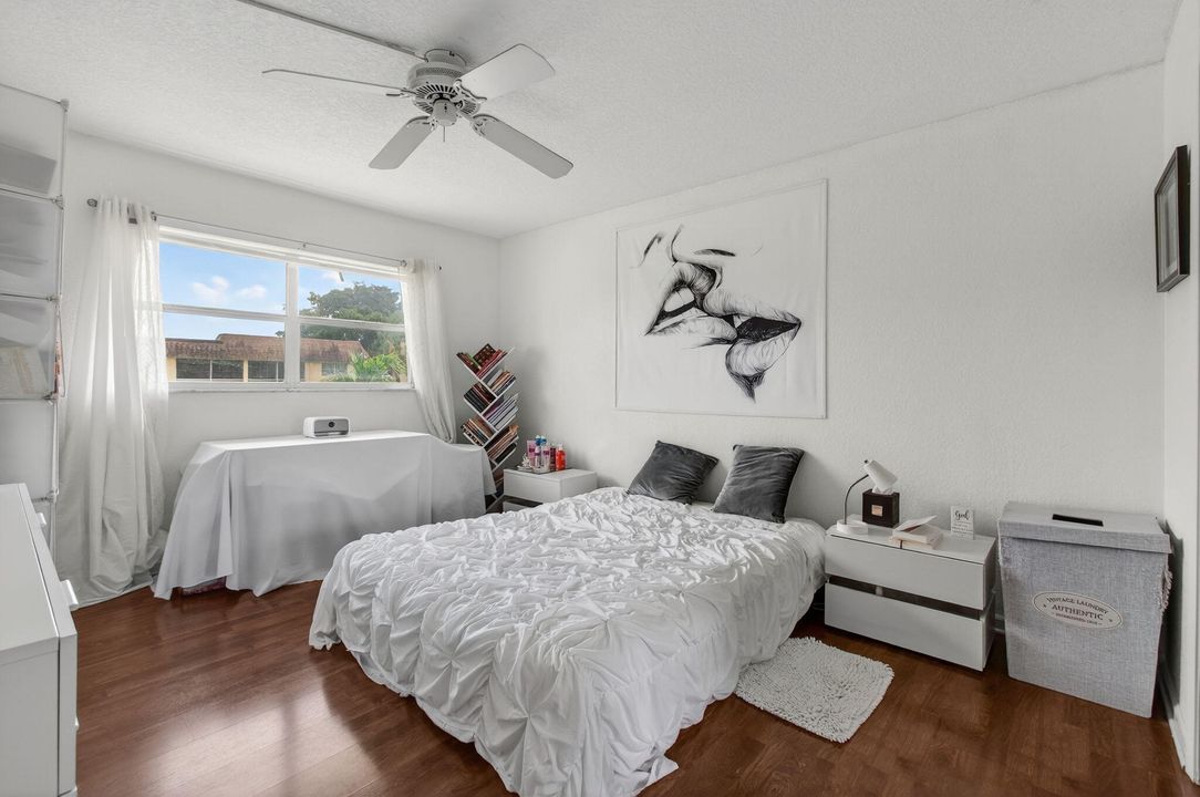 待售: $179,900 (2 贝兹, 1 浴室, 777 平方英尺)