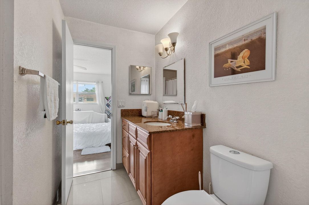 待售: $179,900 (2 贝兹, 1 浴室, 777 平方英尺)