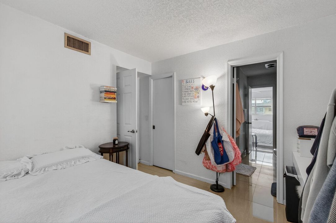 待售: $179,900 (2 贝兹, 1 浴室, 777 平方英尺)