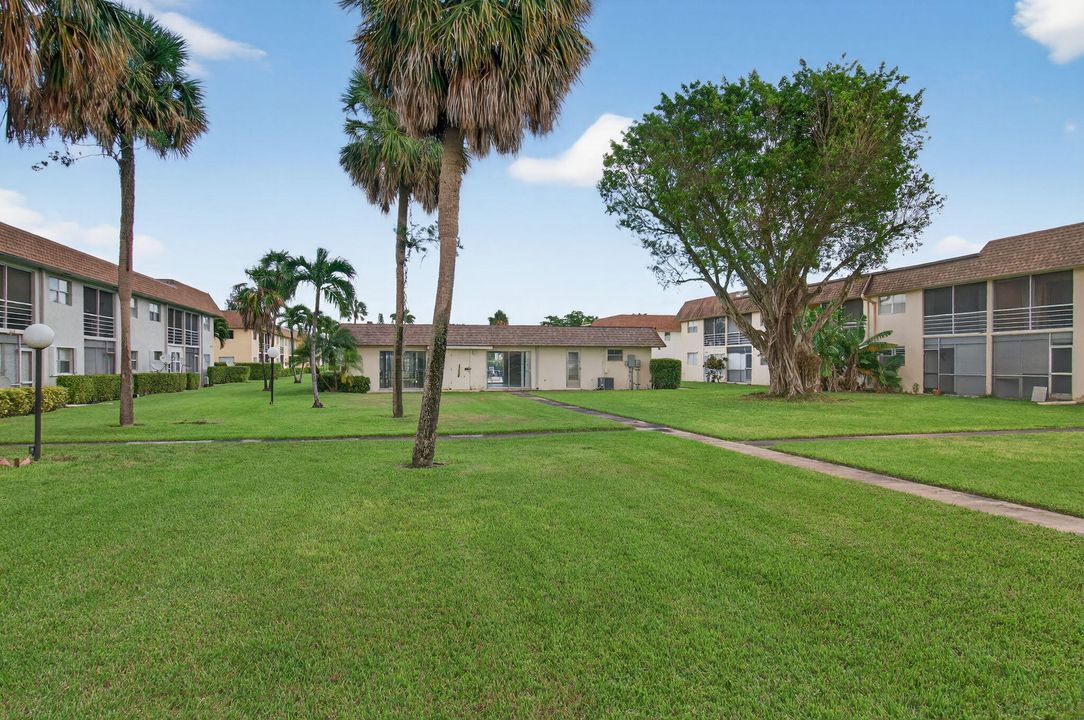 待售: $179,900 (2 贝兹, 1 浴室, 777 平方英尺)