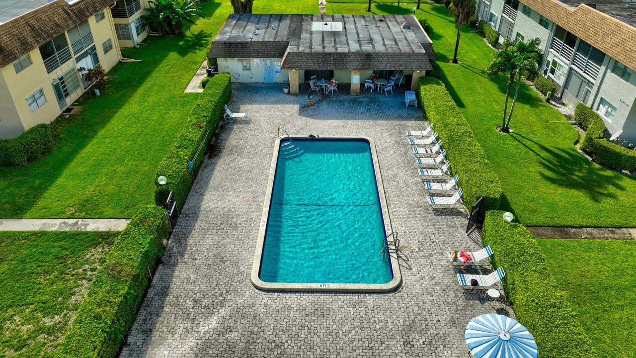 待售: $179,900 (2 贝兹, 1 浴室, 777 平方英尺)