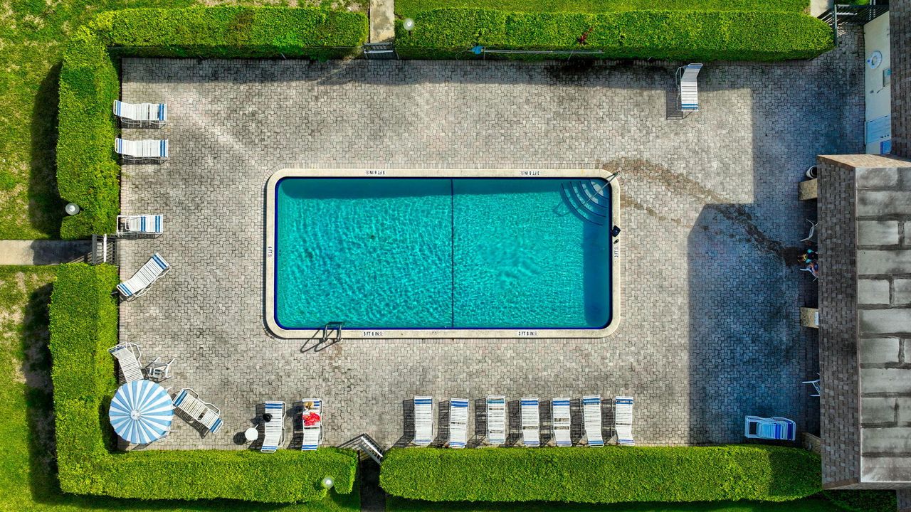 待售: $179,900 (2 贝兹, 1 浴室, 777 平方英尺)