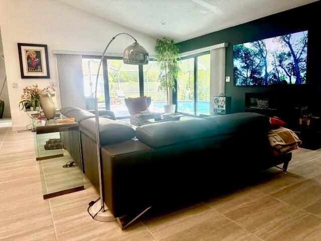 В аренду: $9,500 (4 спален, 3 ванн, 3000 Квадратных фут)