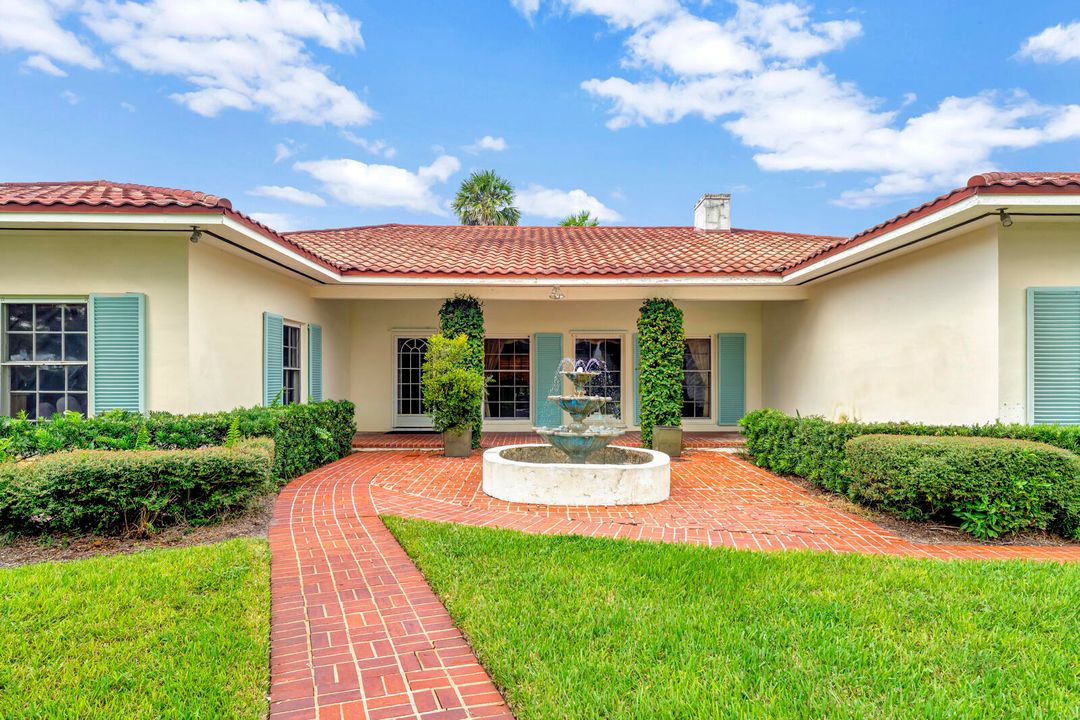 Под контрактом: $1,600,000 (4 спален, 4 ванн, 3944 Квадратных фут)