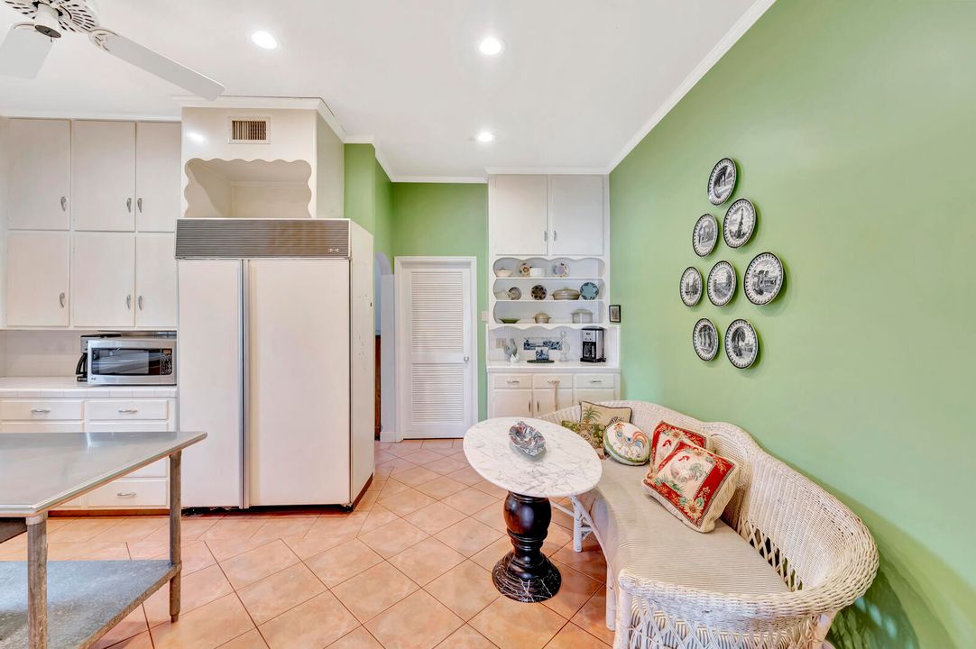 Под контрактом: $1,600,000 (4 спален, 4 ванн, 3944 Квадратных фут)