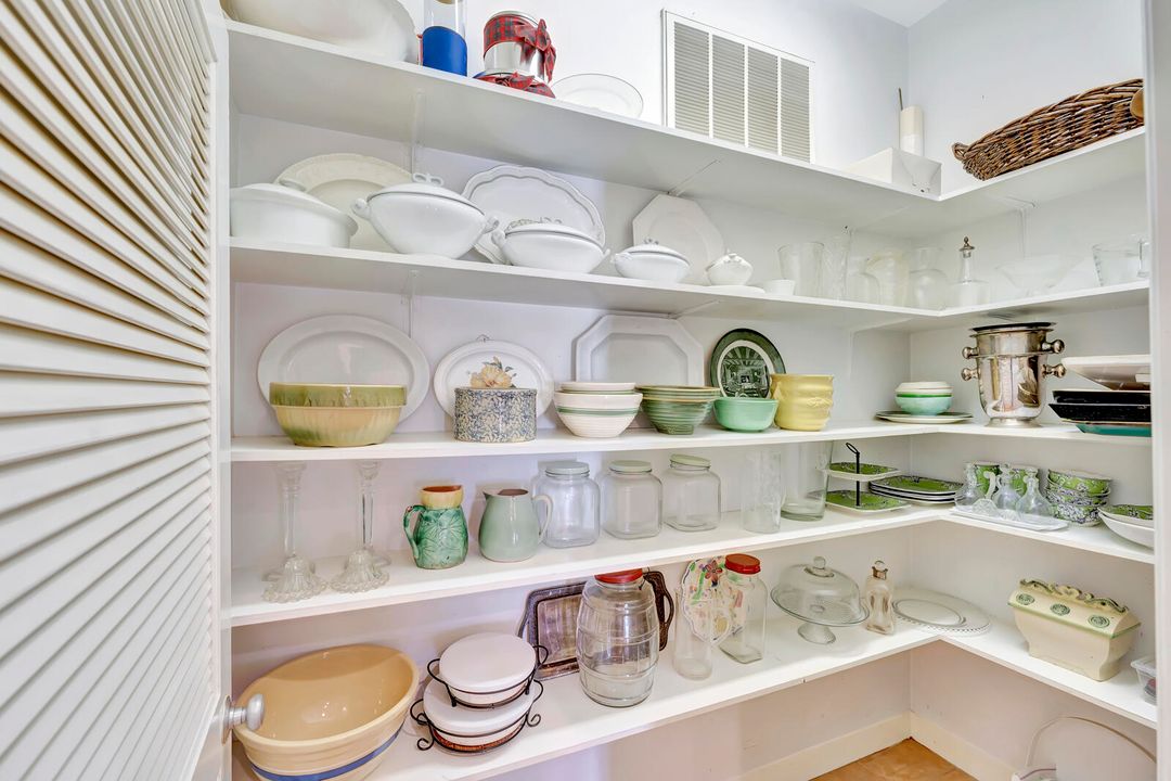 Под контрактом: $1,600,000 (4 спален, 4 ванн, 3944 Квадратных фут)