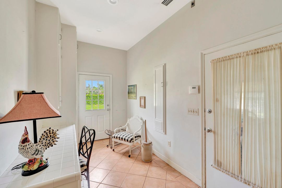 Под контрактом: $1,600,000 (4 спален, 4 ванн, 3944 Квадратных фут)