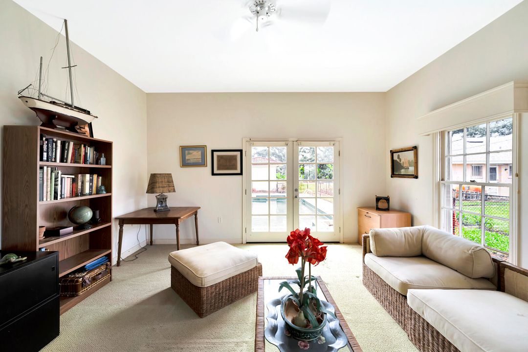 Под контрактом: $1,600,000 (4 спален, 4 ванн, 3944 Квадратных фут)