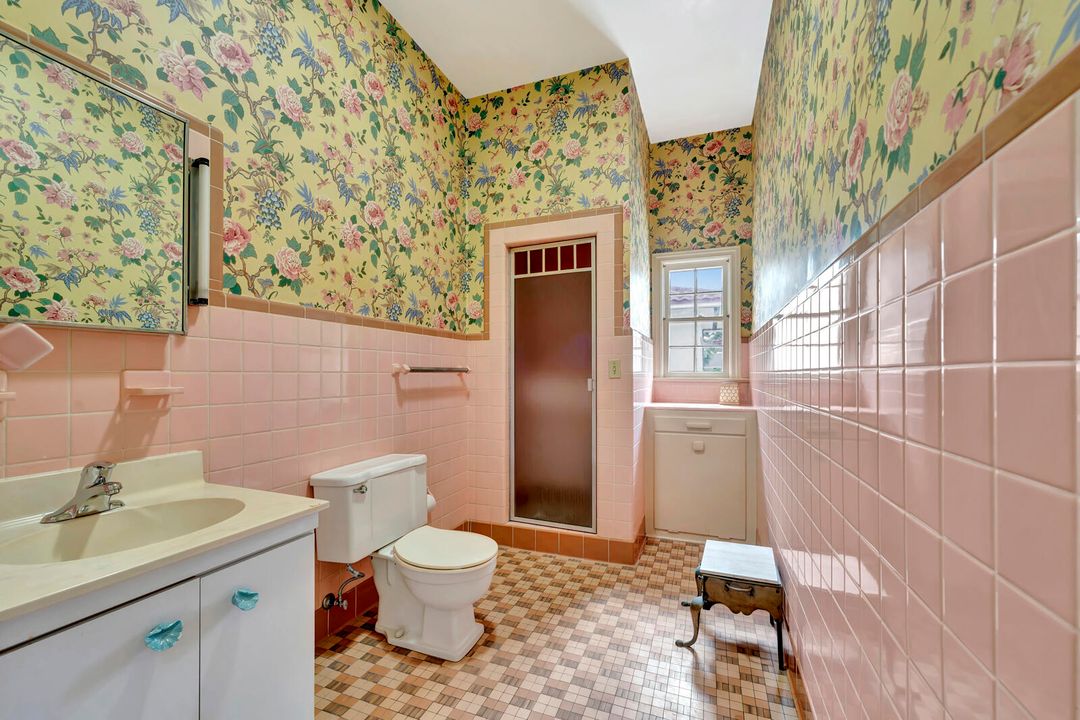 Под контрактом: $1,600,000 (4 спален, 4 ванн, 3944 Квадратных фут)